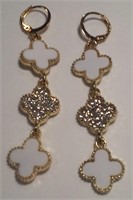 326 - PAIR OF COSTUME JEWELRY EARRINGS (A5)