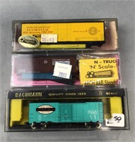 3 Count in scale, railroad cars and original