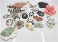 20 BROOCHES