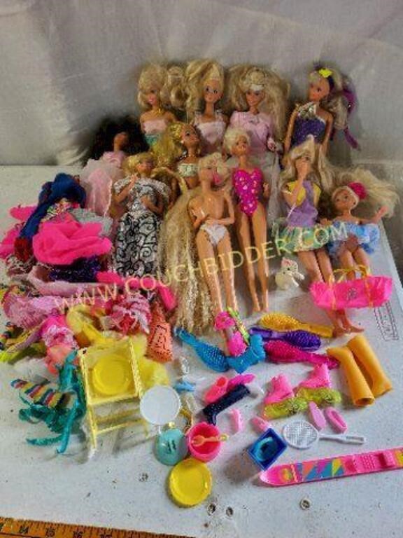 Barbies and Friends With Clothes and Accessories