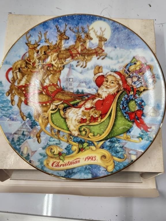 1993 Avon Christmas Plate