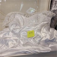 Wedding dress Davids Bridal size 18