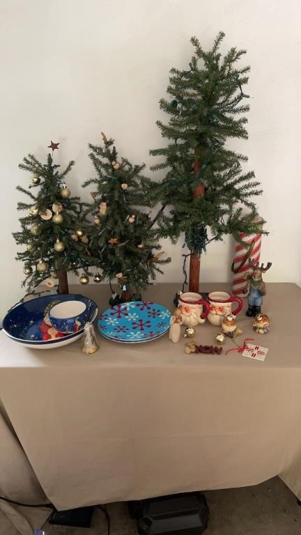 Lot of Xmas Decorations, Trees, Santa Cups.