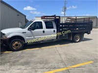 2003 Ford  550 1 1/2 Ton with Lift Gate