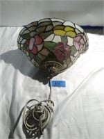 TIFFANY STYLE FLORAL STAINED GLASS WALL LAMP