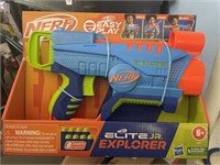nerf elite jr. explorer gun with 8 bullets