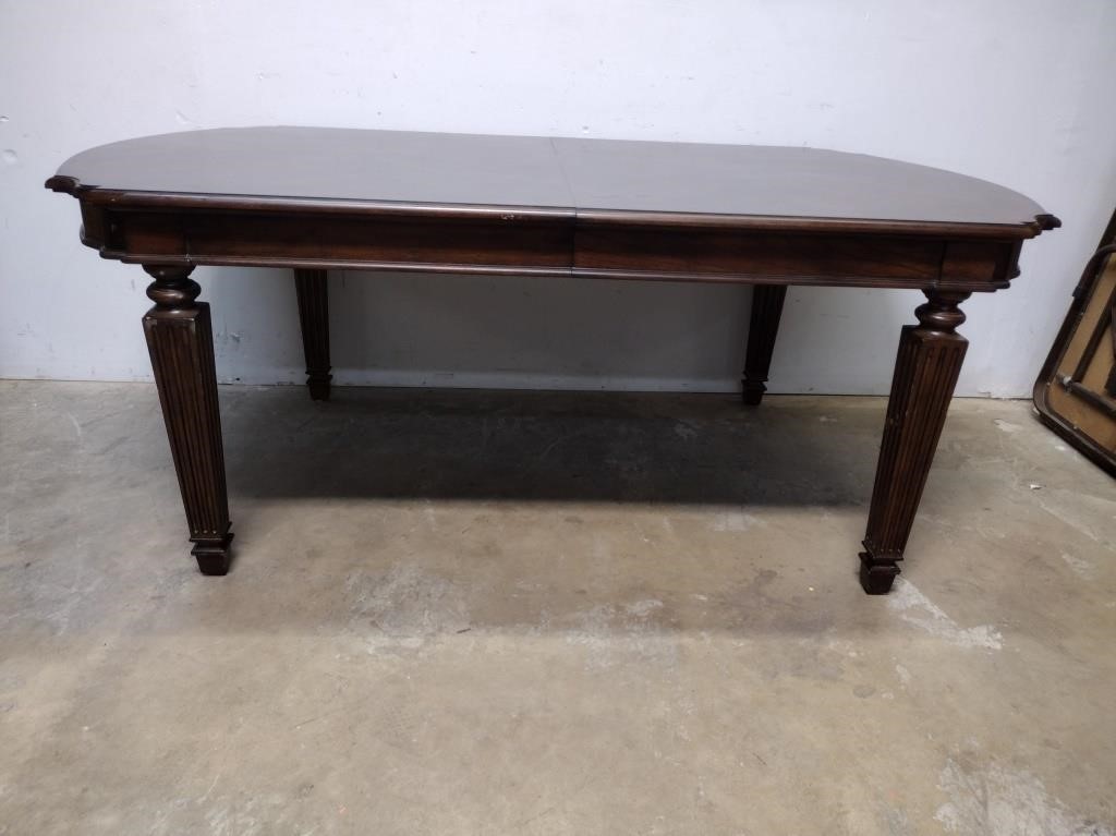 Broyhill Dining Table w/ Leafs