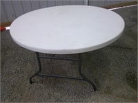 5' round folding table