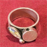 Vintage Sterling Silver Ring (Size 8)