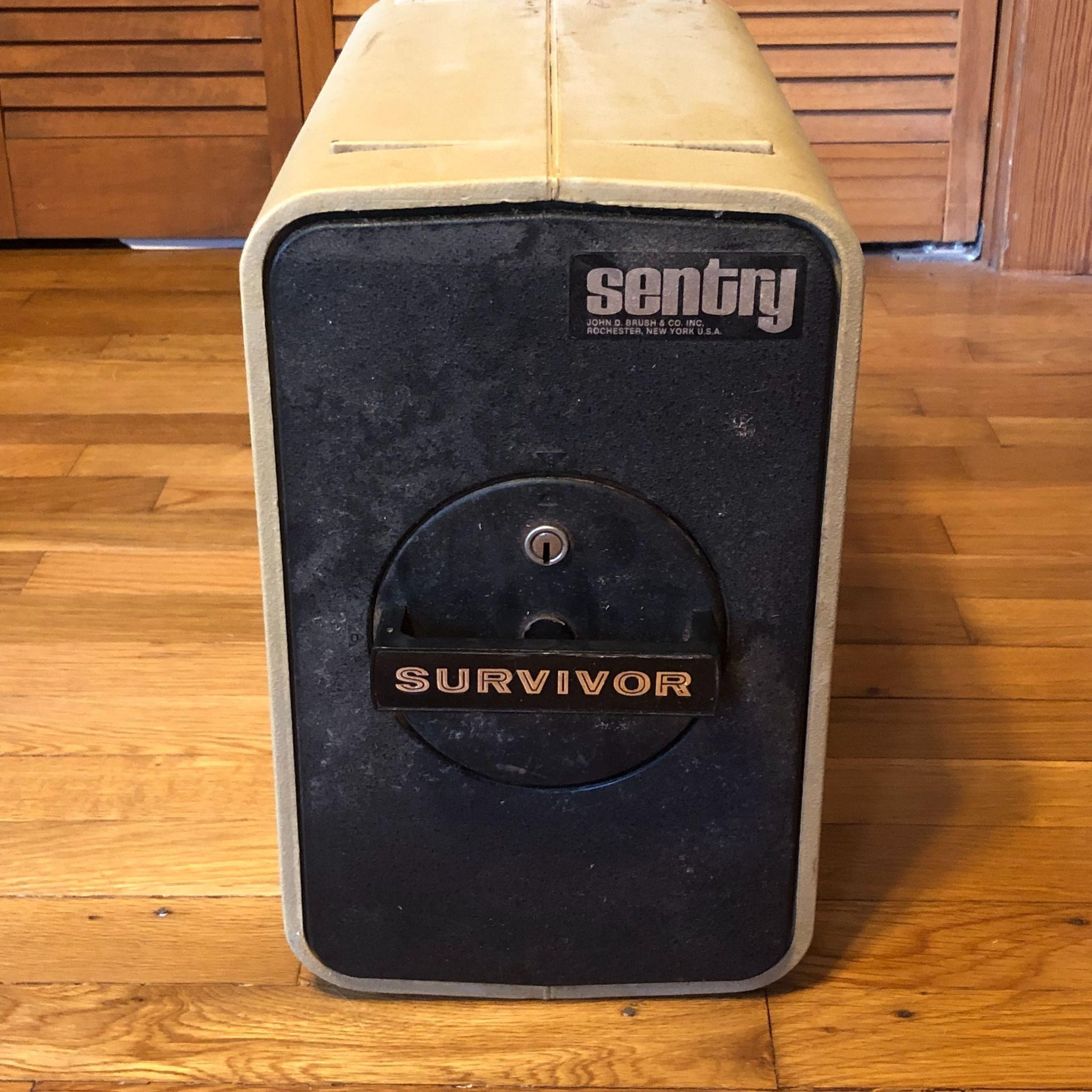 Sentry Survivor Safe - No Key