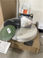 Assorted lot including toilet seat, pop up