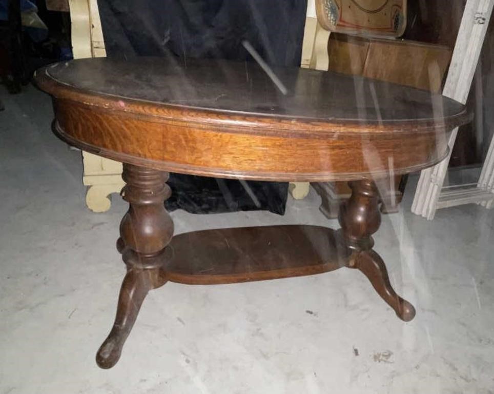47" L x 29" W x 29" T Antique Oval Oak Table