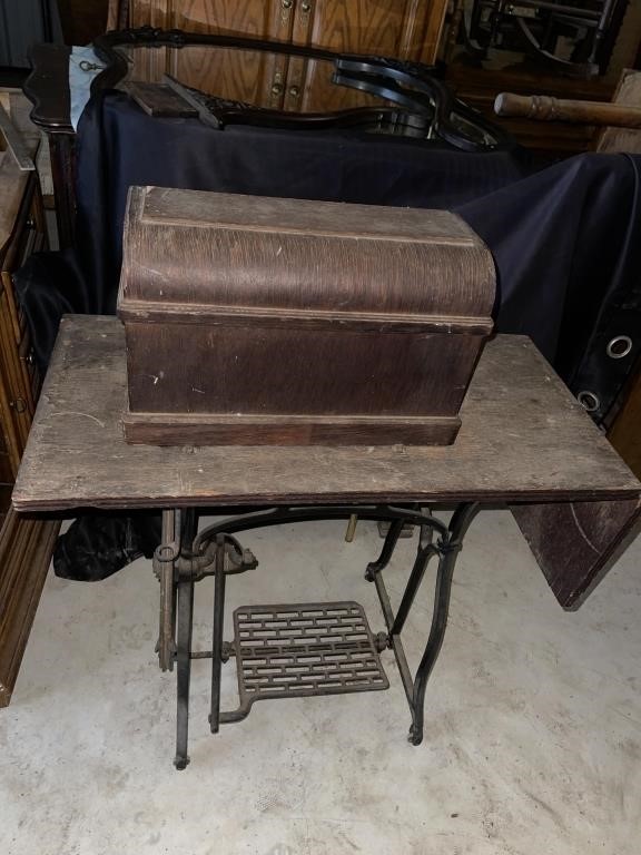 Antique Treadle Sewing Machine Wheeler & Wilson