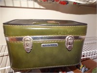 Vintage Featherlite Deluxe Cosmetic case with