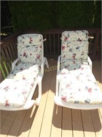 2 Lounge chairs w/ NWT 1 cushion