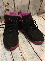 Black and purple Jordan’s 1y