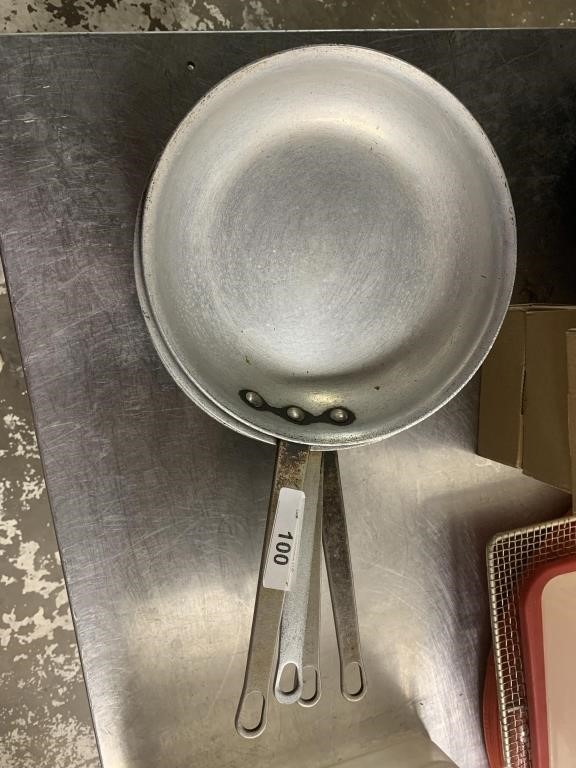 4 total 10 1/2 in Frying Pans