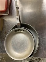 4 total 10 1/2 in Frying Pans