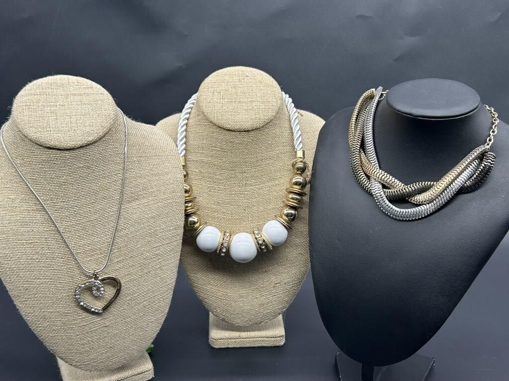 (3) Vintage Jewelry Necklaces