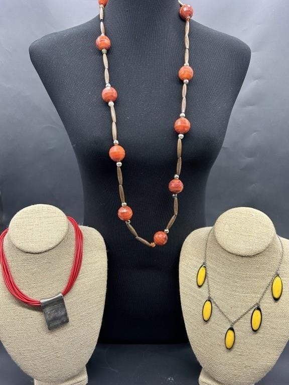 (3) Vintage Jewelry Necklaces