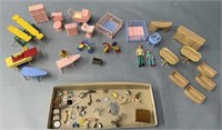 Dollhouse Furniture & Miniatures Lot