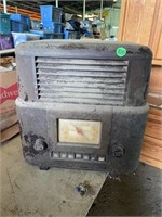 vintage radio- untested