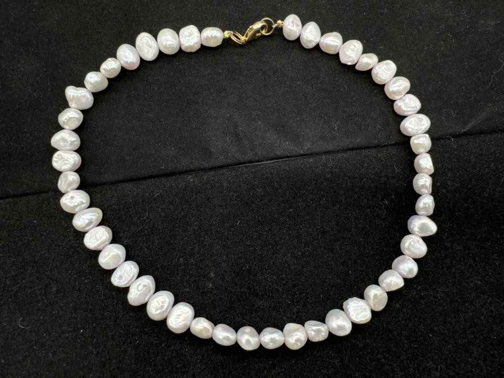 Beautiful Fresh Water Pearl Necklace 14"