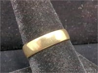 18 KT Gold Band Ring is Size 9.5 & Weighs 2.9