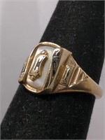 1975 10 KT Gold Class Ring, Size 7, Weighs 3.8