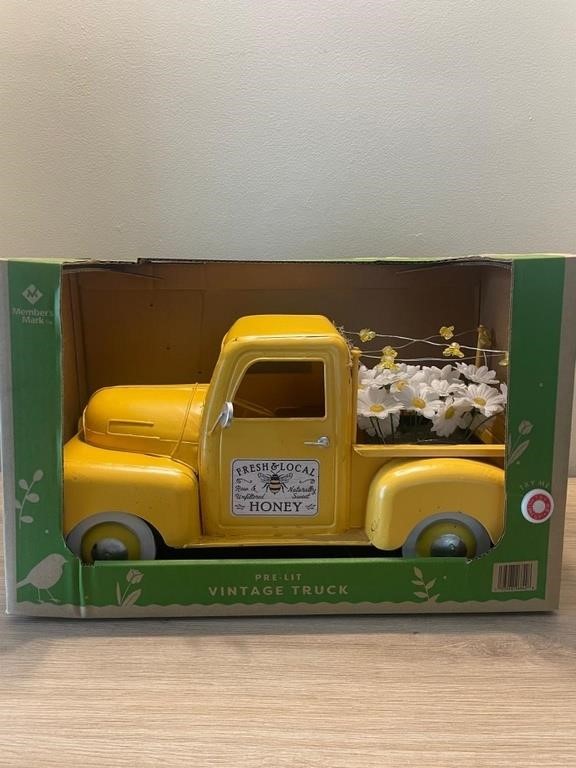 Member's Mark Pre-Lit Vintage Yellow Honey Truck