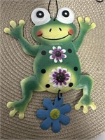 TrueLiving Outdoors Metal Frog Hanging GardenDecor