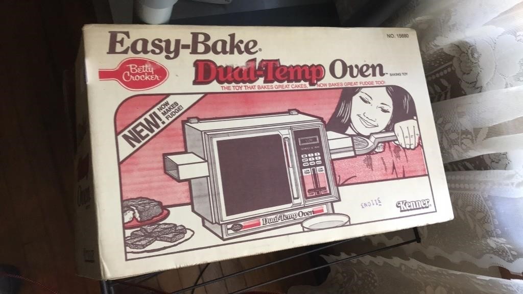 Easy bake Betty Crocker dual-temp Oven