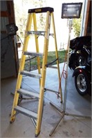 Stanley 6' Fiberglass Step Ladder & Shop Lights