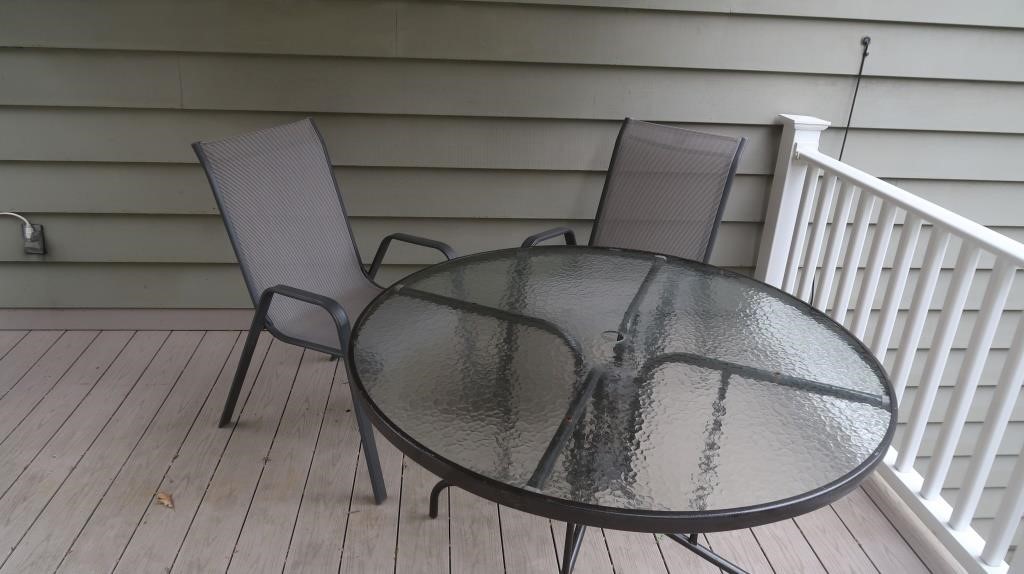 Deck Table w/2 Chairs-Glass Table 28hx44.5" rd