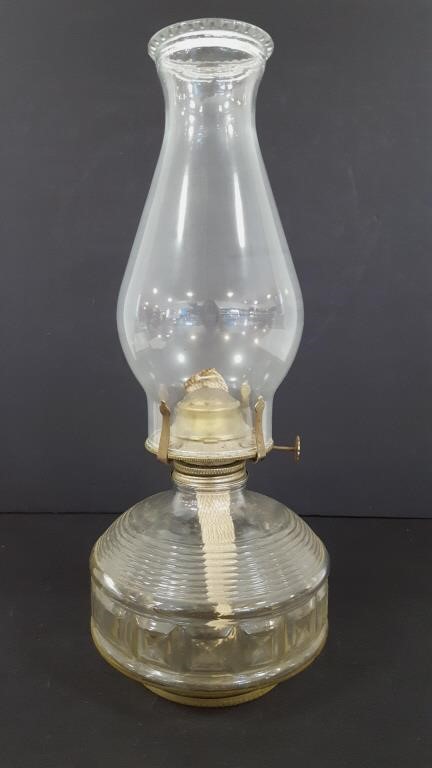 Vintage Oil Lamp, Ribbed+Square Pattern w/Chimney