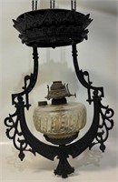ELEGANT VICTORIAN ANTIQUE PULL DOWN CAST OIL LAMP