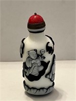 Relif Black & White with Red Cap Snuff Bottle