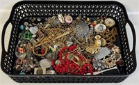 ESTATE FRESH LOT OF UNSORTED COSTUME JEWELRY
