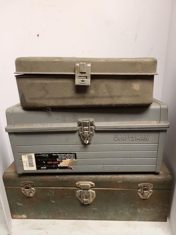 Craftsman 16in plastic tool box and 2 additional m