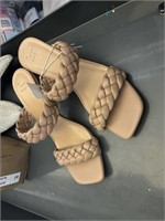 ladies size 8.5 wide beige heeled sandals