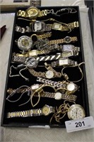 LARGE COLLECTION OF WATCHES