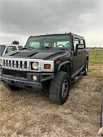 2006 Hummer with Bed