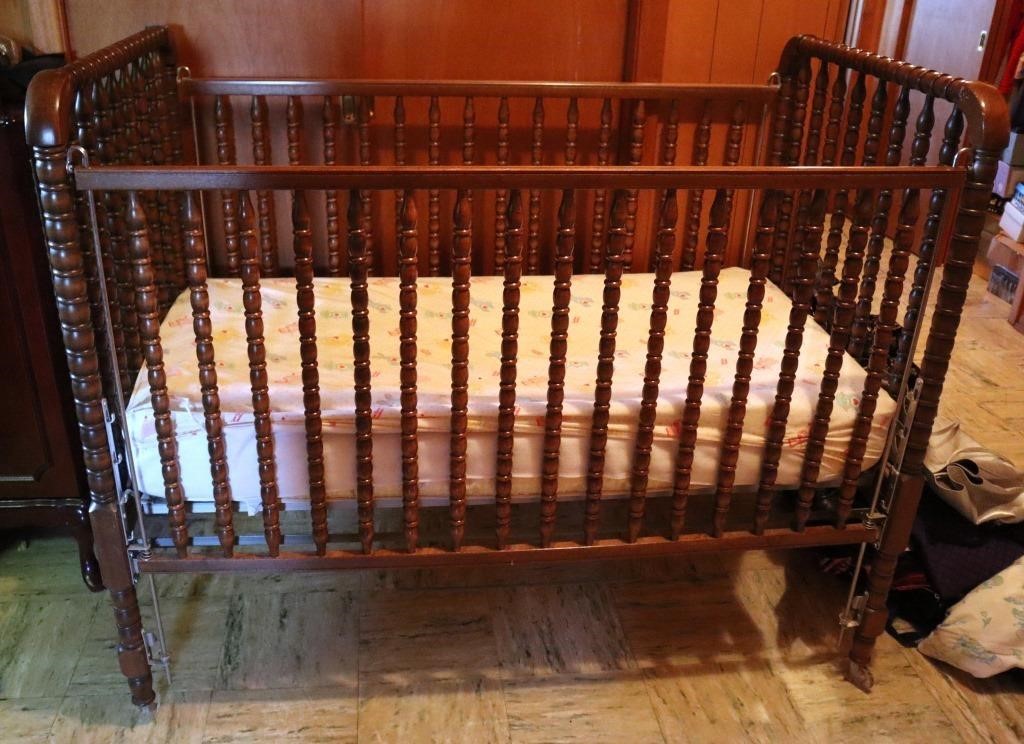 Vntg Wood Baby Crib
