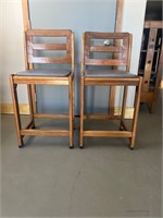 Lot of 2 bar height chairs
