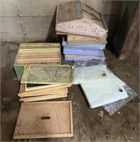 Beehive w supplies & inner cover pad