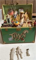 SMALL TOY CHEST DISPLAY & GLASS FIGURINES