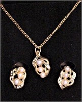 Pearl & Rhinestones in Necklace & Earrings NIB
