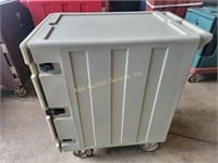 Cambro chiller 1826LTC3, Food storage cart, used