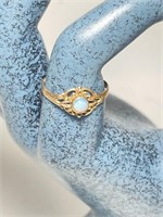 Vintage 10K Gold and Opal Ring/Size 6 1/2