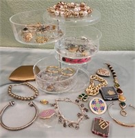 L - MIXED LOT OF COSTUME JEWELRY & CADDY (J46)